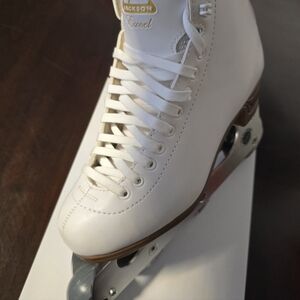 Jackson Womens White Figure Roller Skates